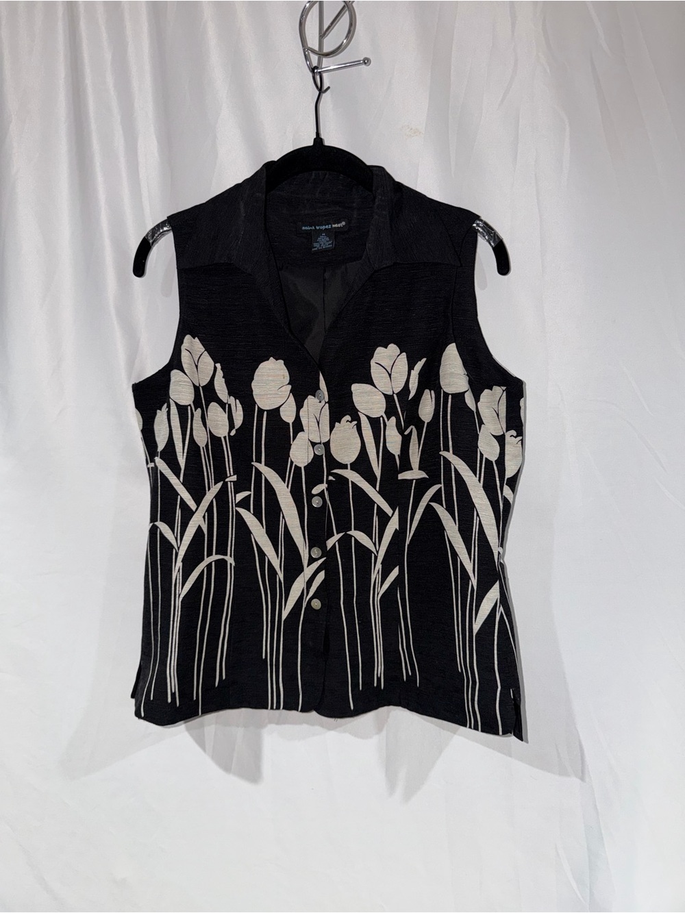 Saint Tropez West Top Silk Sleeveless Black Floral Button Front Mother of Pearl